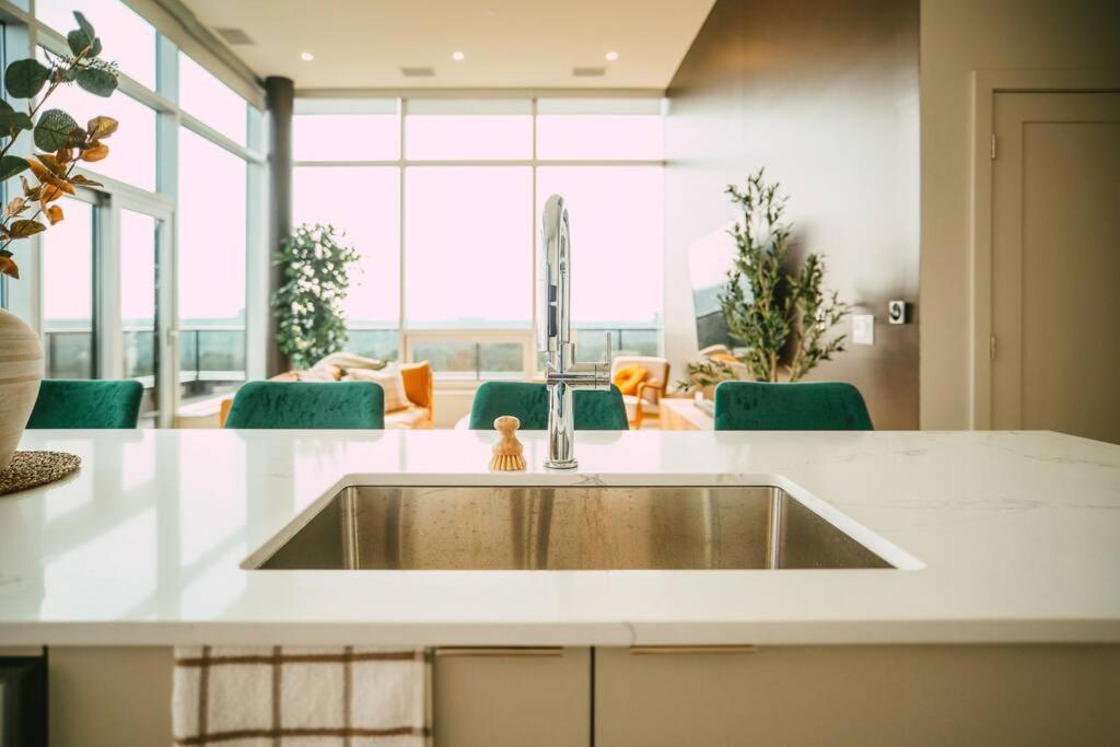 New - Luxury 2Br Penthouse Apt In Central Halifax Kültér fotó