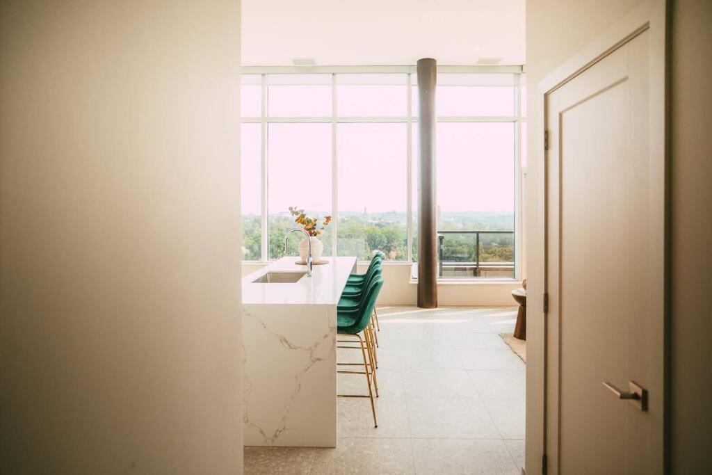 New - Luxury 2Br Penthouse Apt In Central Halifax Kültér fotó