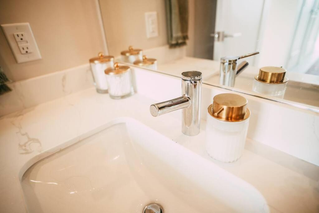 New - Luxury 2Br Penthouse Apt In Central Halifax Kültér fotó
